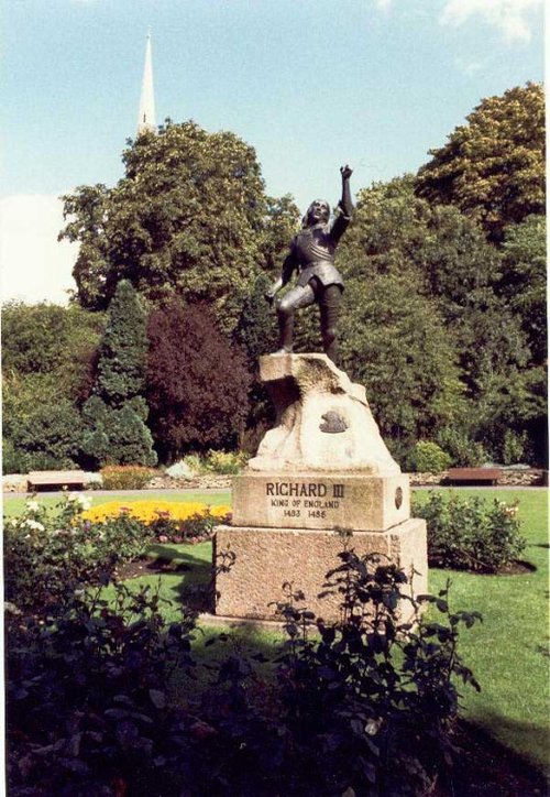 Richard III statue in Castle Gardens