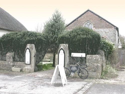 Tourist Information, Avebury, Wiltshire. Feb 2005