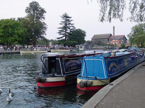 Narrow boats - Stratford-upon-Avon Canal Basin