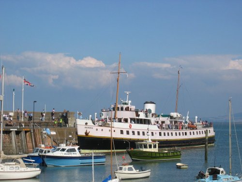 Pleasure steamer Balmoral docking in Minehead quay