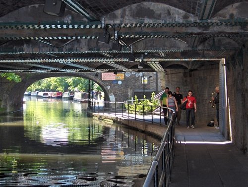 Camden Lock. Picture taken in Mid May, 2005 while walking from Camden Town to Maida Vale.