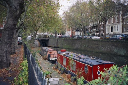 Walking the Canal from Camden Town to Lisson Grove. Picture taken in Mid May, 2005