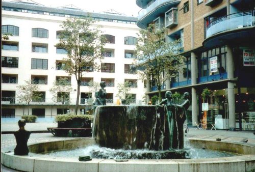 London, Butlers Wharf - Sept 2002