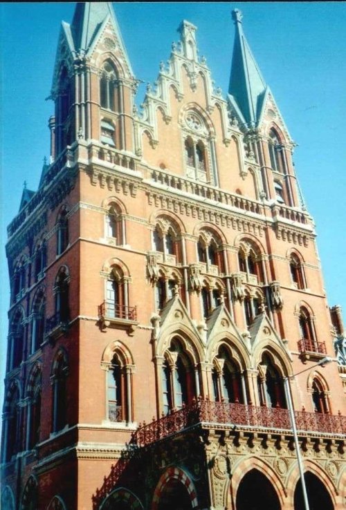 London - St Pancras Station, Sept 2002