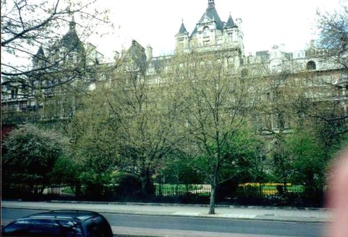 London - Victoria Embankment Gardens, May 2001