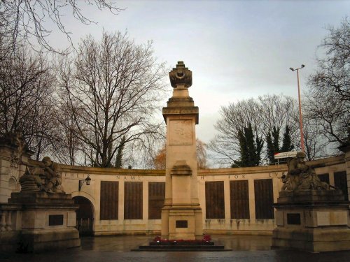 The war memorial by Victoria Park.  Taken 17th January 2006.