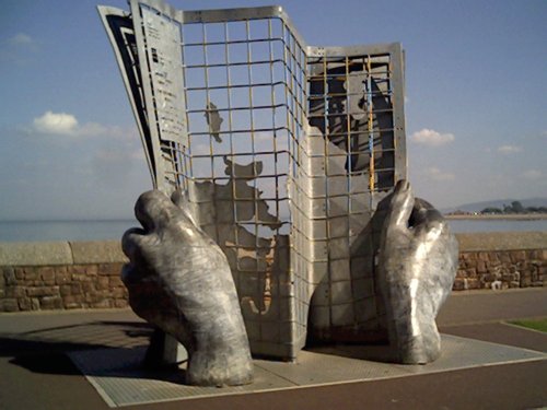 Sculpture to mark the sart of the coastal path