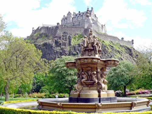 View of Edinburgh Castle from Princes St Park