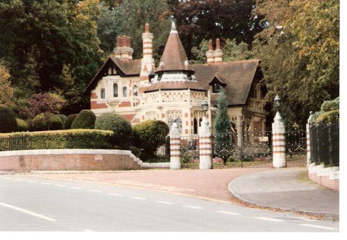 Henley on Themes
George Harrison gate house in 1993