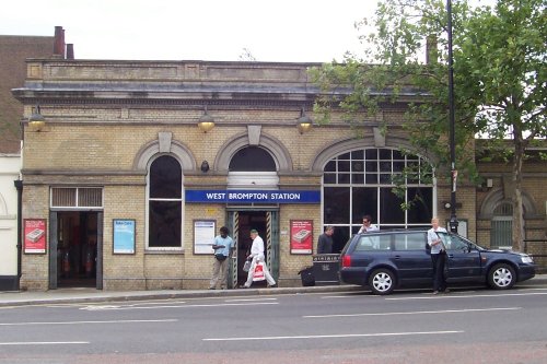 West Brompton Station, Lillie Road