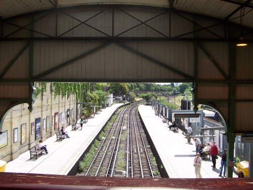 West Brompton Station, view from stairway platform looking towards Fulham Broadway