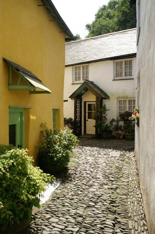 Outside the Fishermans Cottage. Clovelly. Devon. July 2006