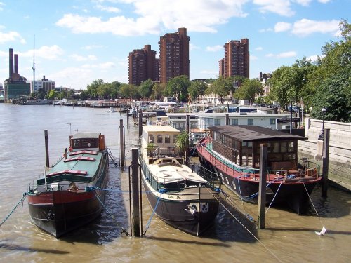 View from Cheyne Walk/Battersea Bridge with The Worlds End Estate (Chelsea) in background