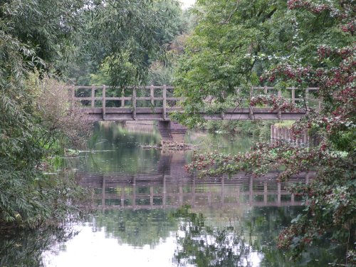 Footbridge over the River Wreake at it 's junction the Grand Union Canal