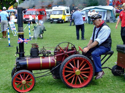 Traction engine