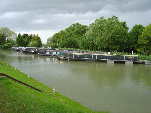 Narrowboats near Devizes