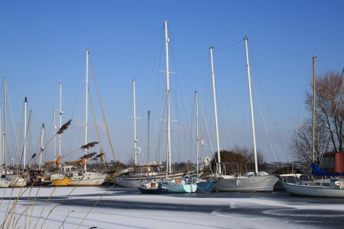 The frozen Exeter Canal near the Turf Lock's