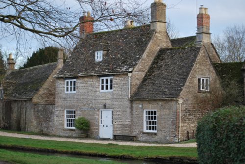 Cottage by River Thames