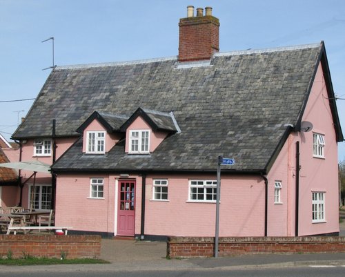 The Queens Head, Cropped due to excessive wiring