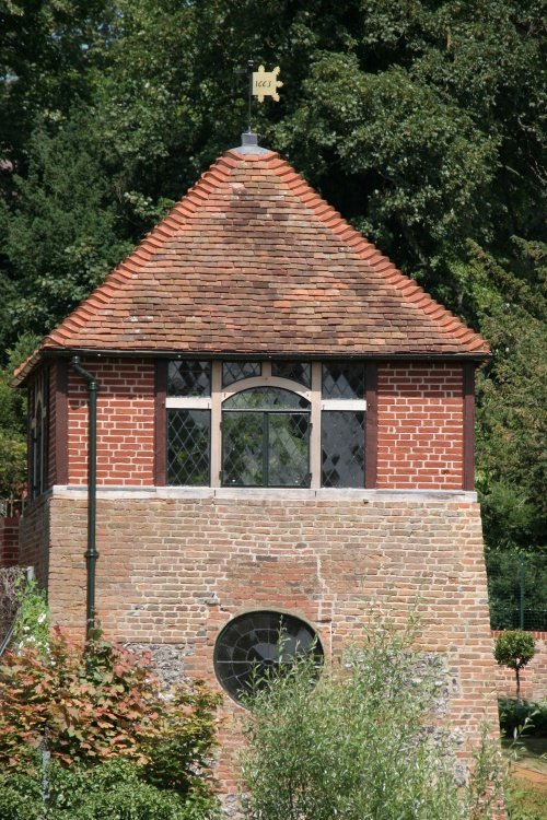 Close-up shot of the Gazebo in Caversham Court