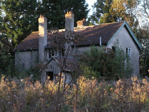 Rural decay next to the Avon and Kennet at Thatcham