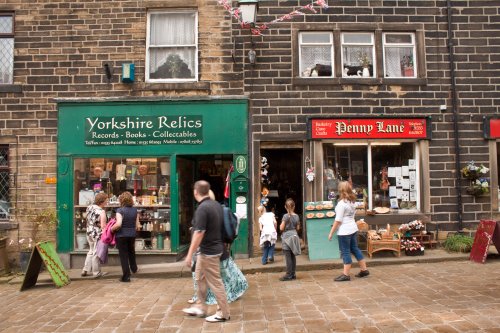 Red and Green shops