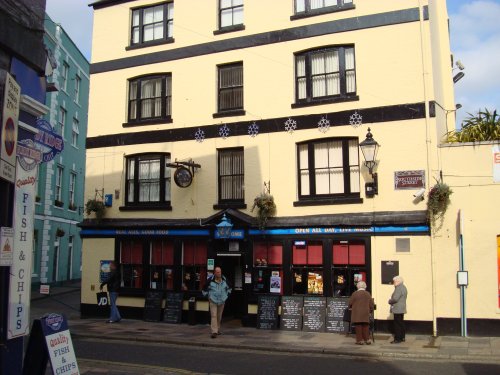 Southside Street, the Navy Inn