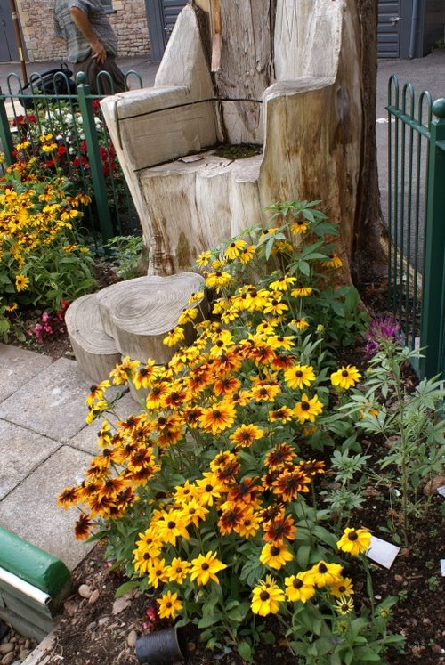 King of the garden seat