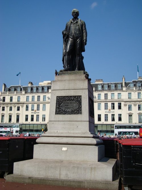 George Square, Robert Burns statue