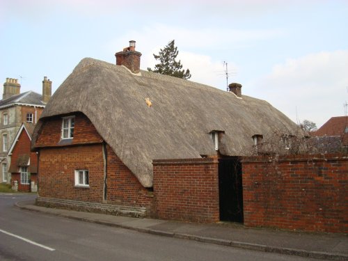 Thatched cottage in Winchester Road