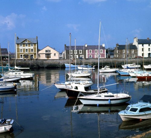 Aberaeron harbour, full tide