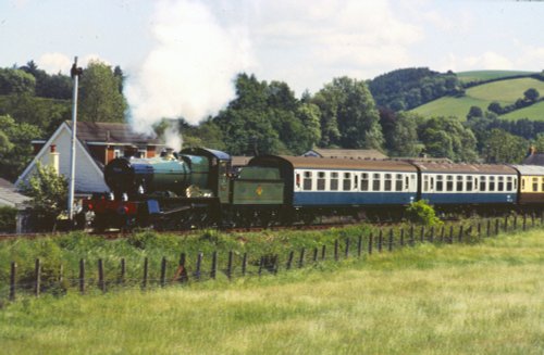 Bronwydd Arms: Gwili Railway