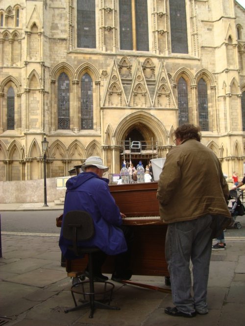 Street performer in front of the Cathedral