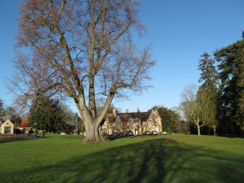 Rushden Hall Park