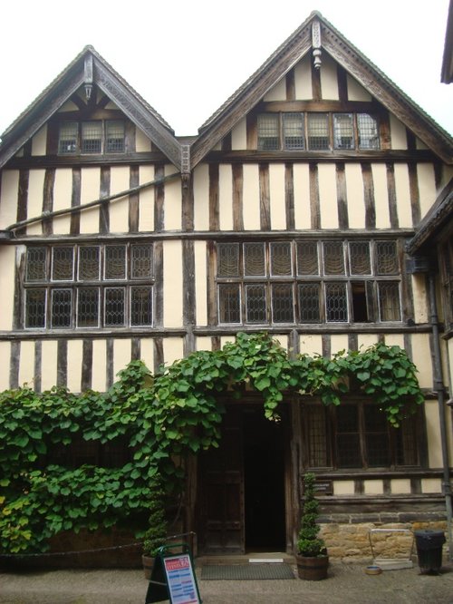 Public entrance to Hever Castle