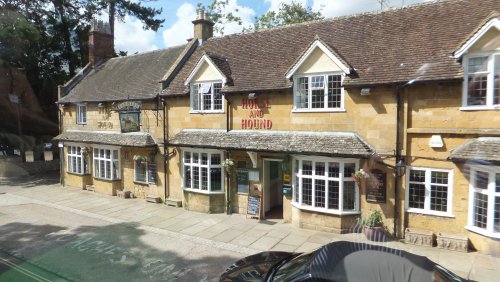 Public House in Broadway