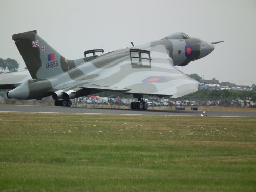 Vulcan landing at RIAT Fairford 2013