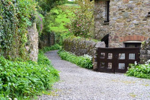 Footpath in Dittisham