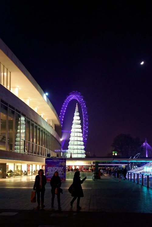 Late night Christmas shopping at Southbank, London