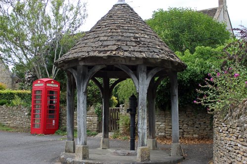 Wellhead Village Pump, Biddestone