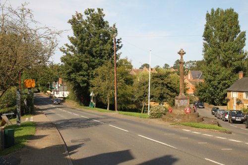 High Street, Bloxham and the war memorial
