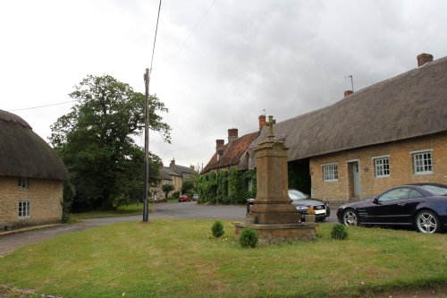 Main Street, Hethe, and the war memorial