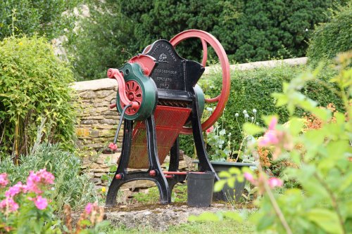 A well in a front garden in Hethe. (Is it genuine?)