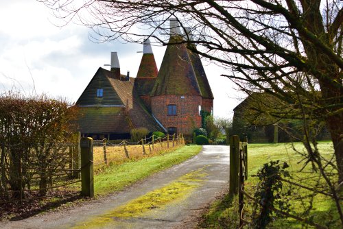 A 4-Kiln Oast House Now a Large Family Home in Chiddingstone, Kent