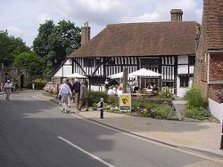 A pub in the twon of Battle, Sussex Wallpaper