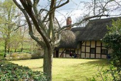 Anne Hathaway's Cottage Wallpaper