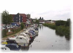 River Avon with the magnificent Tewkesbury Abbey visible in the background. Wallpaper