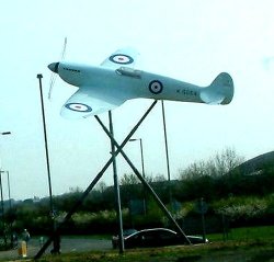 Sculpture of Spitfire,EASTLEIGH Wallpaper