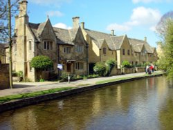 Homes in Bourton on the Water Wallpaper