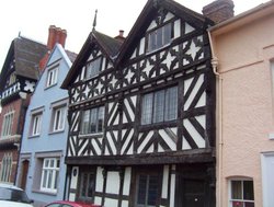 Old Dinham houses facing Ludlow Castle Wallpaper